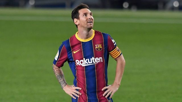 TOPSHOT - Barcelona's Argentinian forward Lionel Messi smiles during the Spanish league football match FC Barcelona against Villarreal CF at the Camp Nou stadium in Barcelona on September 27, 2020.