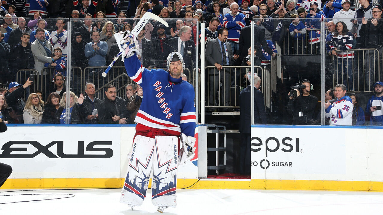 NEW YORK, NY - NOVEMBER 17: Henrik Lundqvist #30 of the New York Rangers salutes the crowd after being named the second star of the game against the Florida Panthers at Madison Square Garden on November 17, 2018 in New York City.