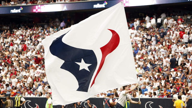 Karl Malone's son, K.J., retires from football