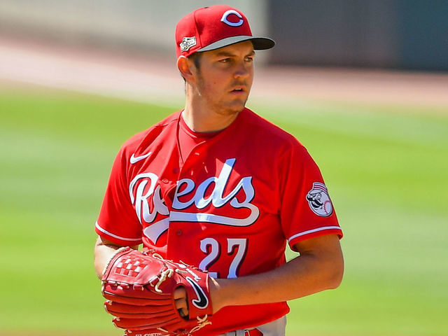 ATLANTA, GA SEPTEMBER 30: Cincinnati Reds starting pitcher Trevor Bauer (27) looks in for the sign during the National League Wild Card Series game between the Cincinnati Reds and the Atlanta Braves on September 30th, 2020 at Truist Park in Atlanta, GA.