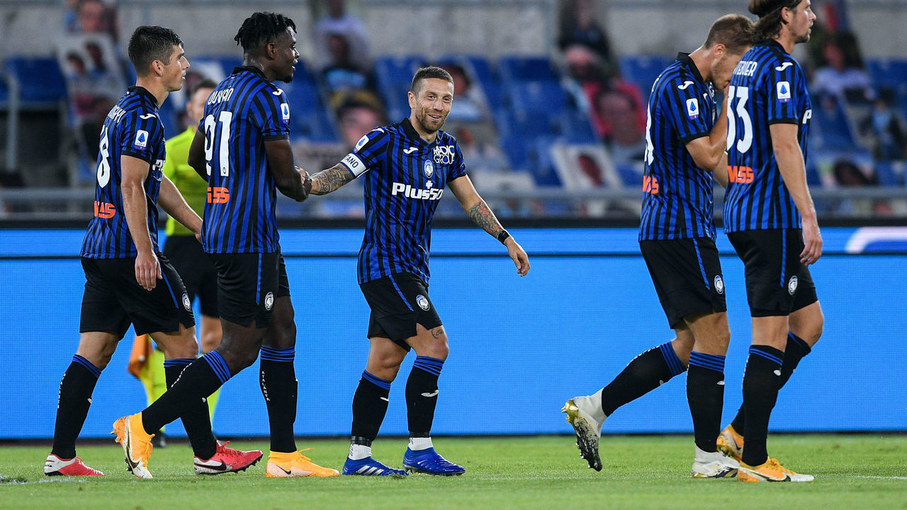 Alejandro Gomez of Atalanta BC celebrates with Duvan Zapata of Atalanta BC scoring third goal during the Serie A match between SS Lazio and Atalanta BC at Stadio Olimpico, Rome, Italy on 30 September 2020.