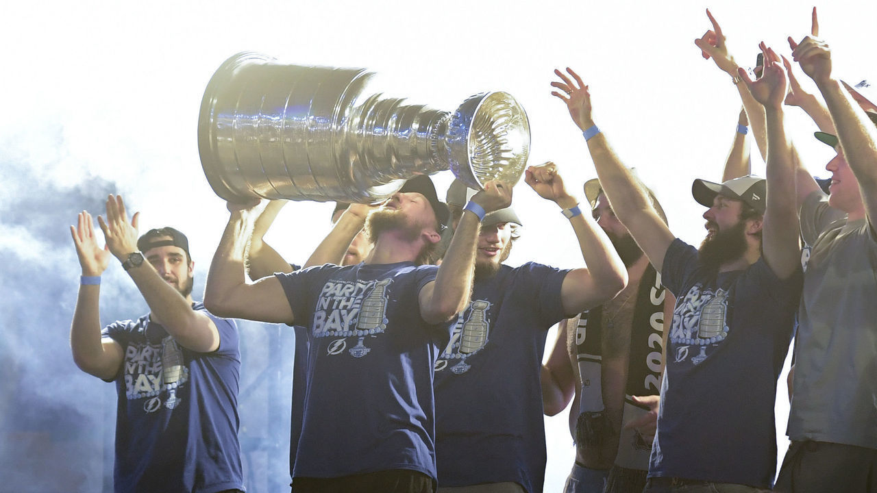 TAMPA, FLORIDA - SEPTEMBER 30: Steven Stamkos #91 of the Tampa Bay Lightning kisses the Stanley Cup trophy above his head during the 2020 Stanley Cup Champion rally on September 30, 2020 in Tampa, Florida.