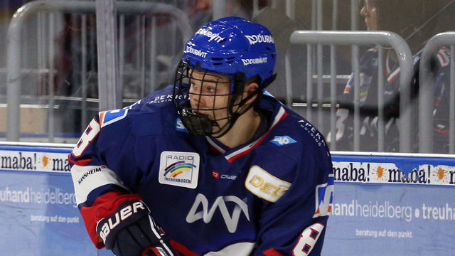 20 September 2019, Baden-Wuerttemberg, Mannheim: Ice hockey: DEL, Adler Mannheim - EHC Red Bull Munich, main round, 3rd matchday, Tim Stützle (8, Adler Mannheim), Photo: Michael Deines/dpa