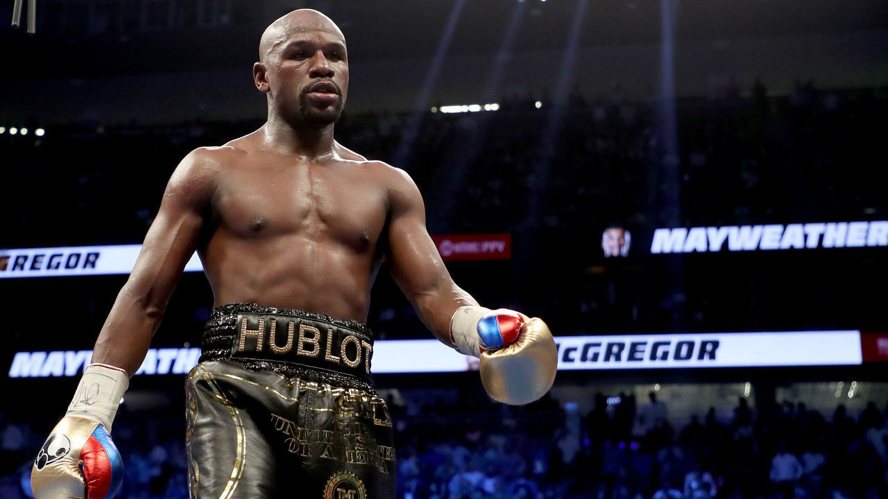 LAS VEGAS, NV - AUGUST 26: Floyd Mayweather Jr. walks to his corner while taking on Conor McGregor during their super welterweight boxing match on August 26, 2017 at T-Mobile Arena in Las Vegas, Nevada.