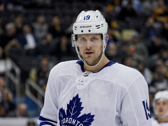 PITTSBURGH, PA - FEBRUARY 18: Toronto Maple Leafs Center Jason Spezza (19) looks on during the third period in the NHL game between the Pittsburgh Penguins and the Toronto Maple Leafs on February 18, 2020, at PPG Paints Arena in Pittsburgh, PA.