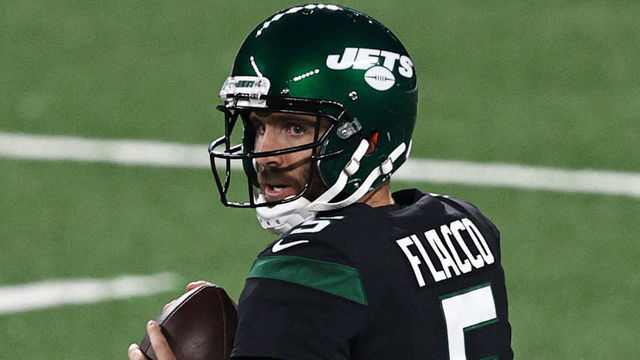 EAST RUTHERFORD, NEW JERSEY - OCTOBER 01: Joe Flacco #5 of the New York Jets drops back to pass against the Denver Broncos during the first quarter at MetLife Stadium on October 01, 2020 in East Rutherford, New Jersey.