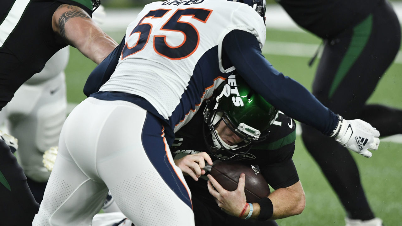 RUTHERFORD, NJ - OCTOBER 01: Denver Broncos outside linebacker Bradley Chubb (55) tackles New York Jets quarterback Sam Darnold (14) in the second quarter at MetLife Stadium October 01, 2020. "n"n