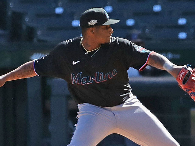 MLB - Yesterday, Sixto Sánchez (22 years old) became the 𝐲𝐨𝐮𝐧𝐠𝐞𝐬𝐭  Marlins pitcher to start a clinching game since Dontrelle Willis (21 years  old). 🔥