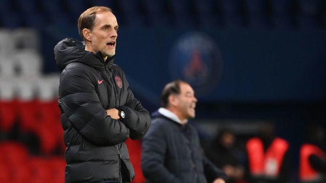 Paris Saint-Germain's German head coach Thomas Tuchel (L) stands at the touch line during the French L1 football match between Paris Saint-Germain (PSG) and Angers (SCO) at the Parc des Princes stadium in Paris on October 2, 2020.