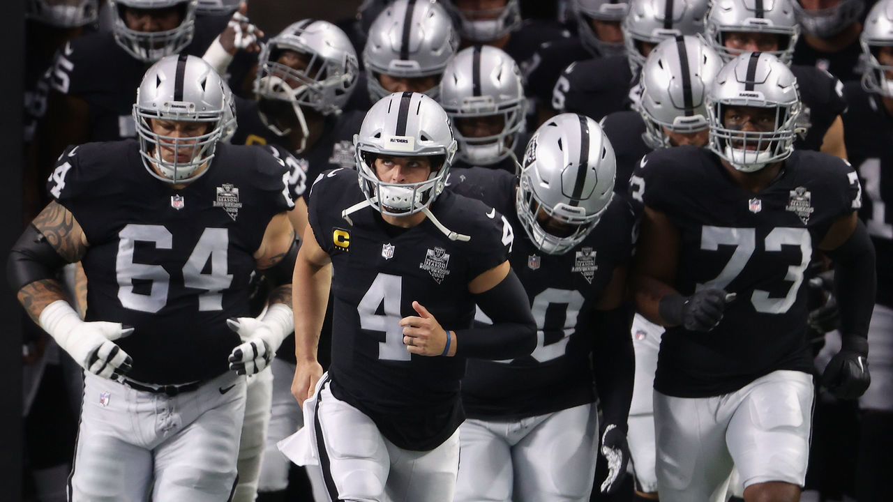 LAS VEGAS, NEVADA - SEPTEMBER 21: Quarterback Derek Carr #4 of the Las Vegas Raiders runs onto the field with teammates before the NFL game against the New Orleans Saints at Allegiant Stadium on September 21, 2020 in Las Vegas, Nevada.