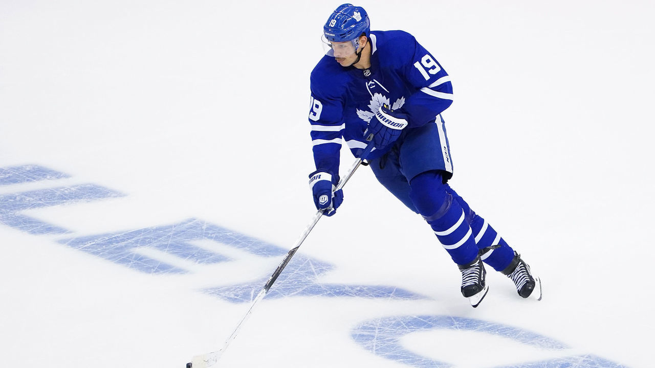 TORONTO, ONTARIO - AUGUST 09: Jason Spezza #19 of the Toronto Maple Leafs skates against the Columbus Blue Jackets in Game Five of the Eastern Conference Qualification Round prior to the 2020 NHL Stanley Cup Playoffs at Scotiabank Arena on August 09, 2020 in Toronto, Ontario.