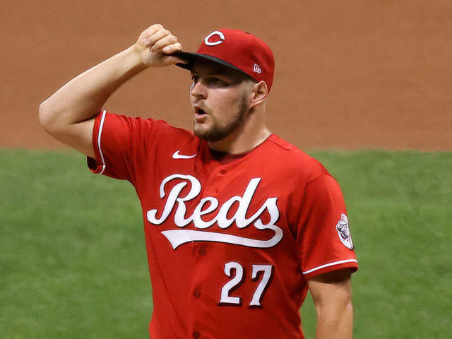MILWAUKEE, WISCONSIN - AUGUST 24: Trevor Bauer #27 of the Cincinnati Reds pitches in the sixth inning against the Milwaukee Brewers at Miller Park on August 24, 2020 in Milwaukee, Wisconsin.
