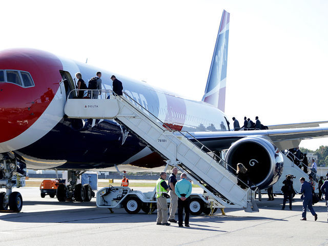 Report Patriots Using 2nd Plane For Players In Close Contact With Newton Thescore Com