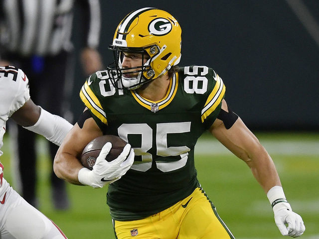 GREEN BAY, WISCONSIN - OCTOBER 05: Robert Tonyan #85 of the Green Bay Packers runs with the football against Jaylinn Hawkins #32 of the Atlanta Falcons in the first half at Lambeau Field on October 05, 2020 in Green Bay, Wisconsin.