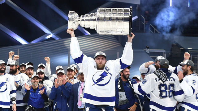 EDMONTON, ALBERTA - SEPTEMBER 28: Steven Stamkos #91 of the Tampa Bay Lightning hoists the Stanley Cup overhead after the Tampa Bay Lightning defeated the Dallas Stars 2-0 in Game Six of the NHL Stanley Cup Final to win the best of seven game series 4-2 at Rogers Place on September 28, 2020 in Edmonton, Alberta, Canada.