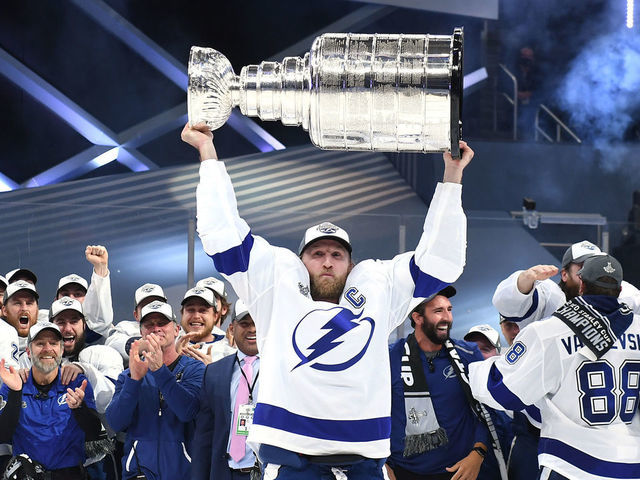 EDMONTON, ALBERTA - SEPTEMBER 28: Steven Stamkos #91 of the Tampa Bay Lightning hoists the Stanley Cup overhead after the Tampa Bay Lightning defeated the Dallas Stars 2-0 in Game Six of the NHL Stanley Cup Final to win the best of seven game series 4-2 at Rogers Place on September 28, 2020 in Edmonton, Alberta, Canada.