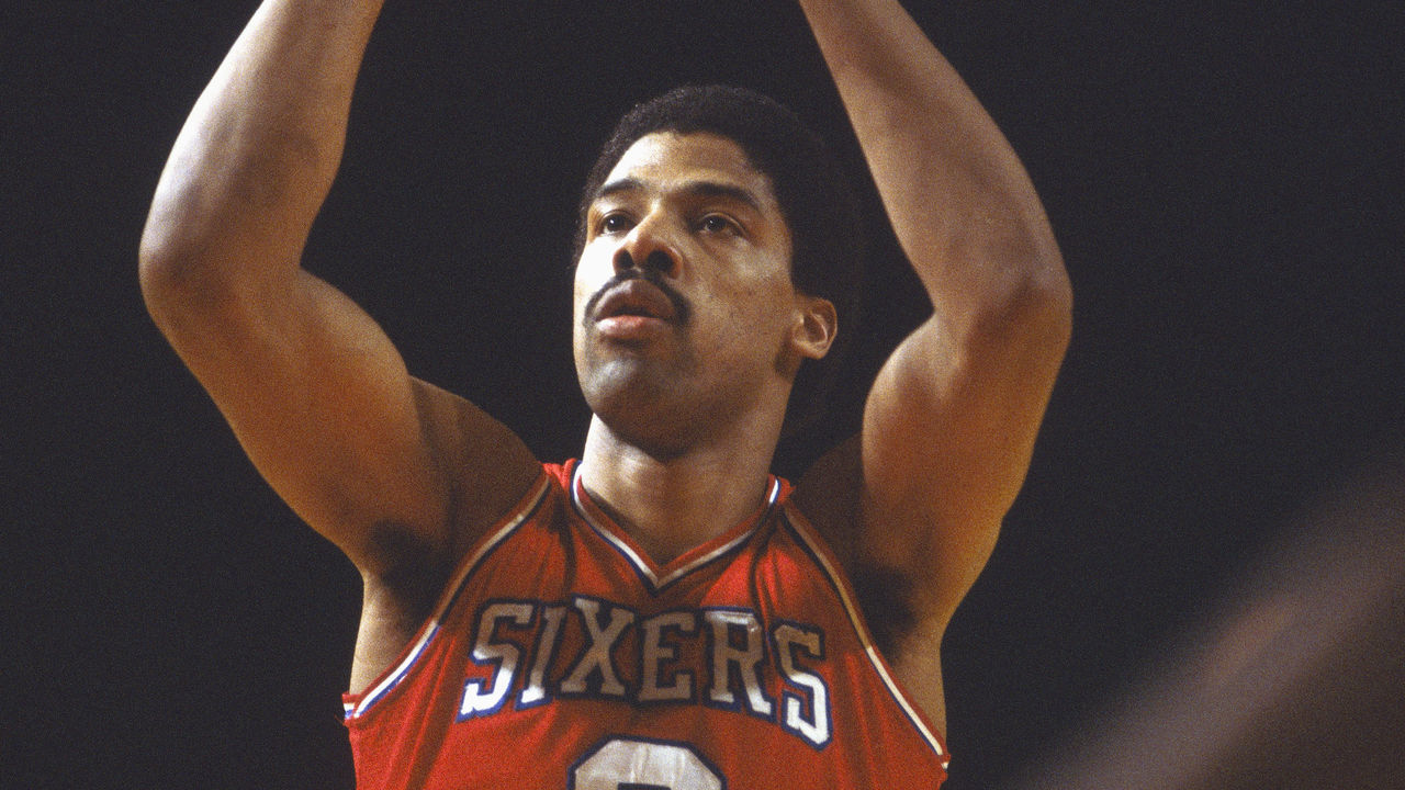 1985: Julius Erving #6 of the Philadelphia 76ers throws from the freethrow line during an away game for the 1985-1986 NBA season.
