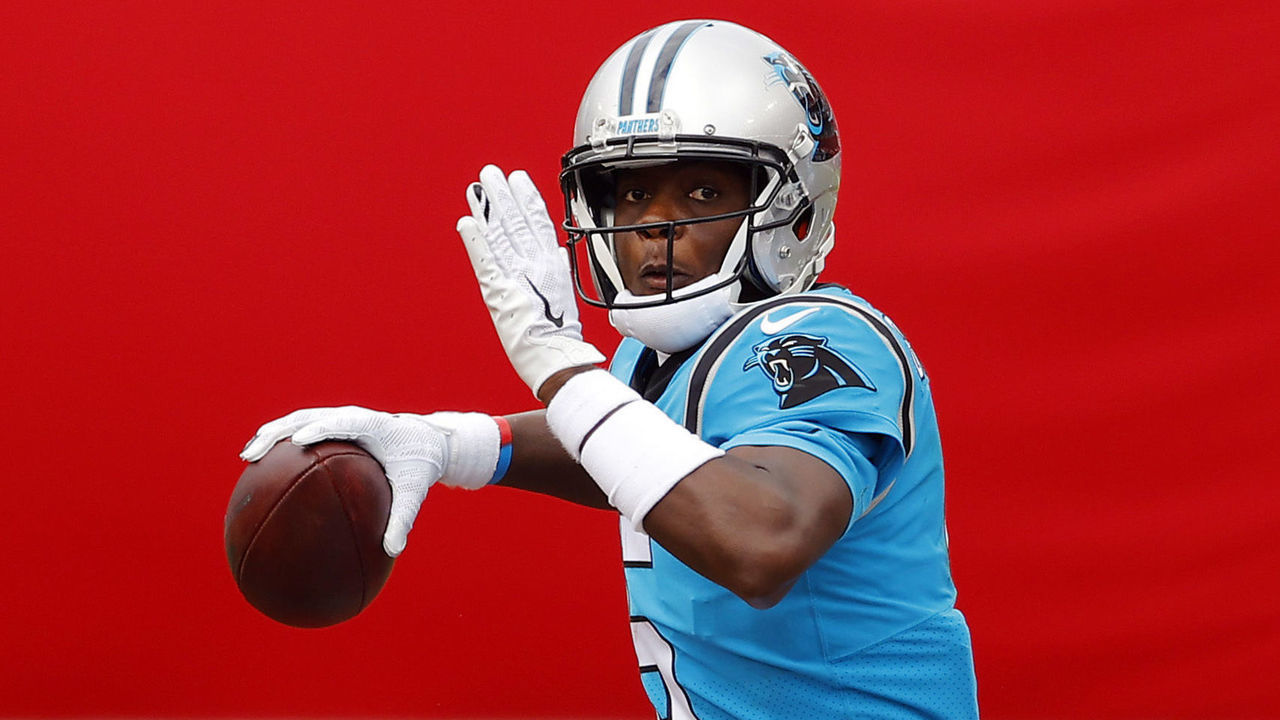 TAMPA, FLORIDA - SEPTEMBER 20: Teddy Bridgewater #5 of the Carolina Panthers throws a pass during the second half against the Tampa Bay Buccaneers at Raymond James Stadium on September 20, 2020 in Tampa, Florida.