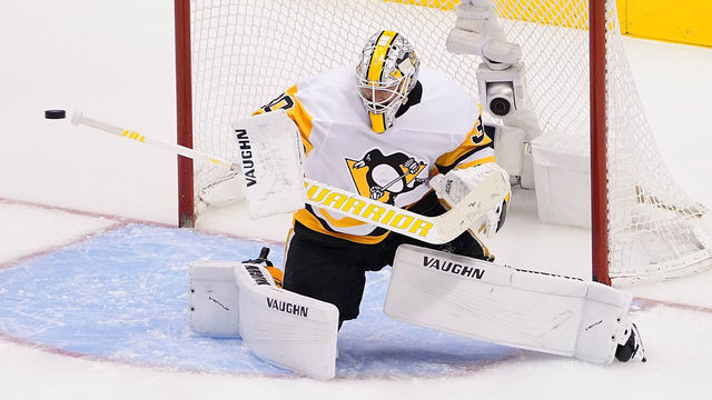 TORONTO, ONTARIO - AUGUST 05: Matt Murray #30 of the Pittsburgh Penguins defends the net against the Montreal Canadiens in Game Three of the Eastern Conference Qualification Round prior to the 2020 NHL Stanley Cup Playoffs at Scotiabank Arena on August 05, 2020 in Toronto, Ontario.