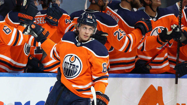 EDMONTON, ALBERTA - AUGUST 03: Tyler Ennis #63 of the Edmonton Oilers skates by the bench to celebrate with teammates after Ennis scored in the second period of Game Two of the Western Conference Qualification Round against the Chicago Blackhawks prior to the 2020 NHL Stanley Cup Playoffs at Rogers Place on August 03, 2020 in Edmonton, Alberta.