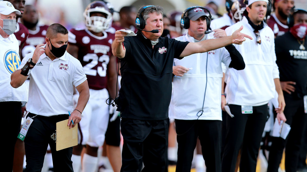 BATON ROUGE, LOUISIANA - SEPTEMBER 26: Head coach Mike Leach of the Mississippi State Bulldogs react to a call during a NCAA football game against the LSU Tigers at Tiger Stadium on September 26, 2020 in Baton Rouge, Louisiana.