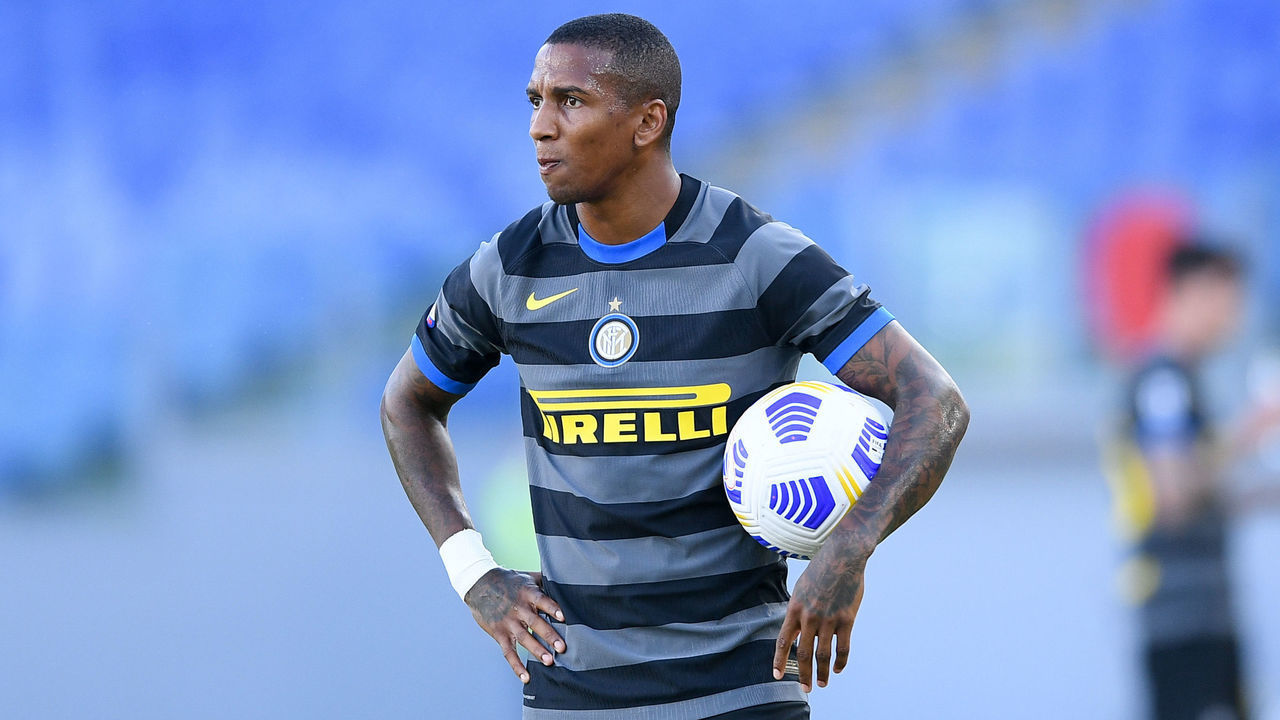 Ashley Young of FC Internazionale takes the ball in his hand during the Serie A match between SS Lazio and FC Internazionale at Stadio Olimpico, Rome, Italy on 4 October 2020.