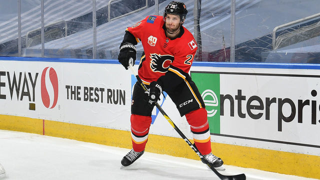 EDMONTON, ALBERTA - AUGUST 01: Derek Forbort #20 of the Calgary Flames controls the puck behind the net in Game One of the Western Conference Qualification Round against the Winnipeg Jets prior to the 2020 NHL Stanley Cup Playoffs at Rogers Place on August 01, 2020 in Edmonton, Alberta.