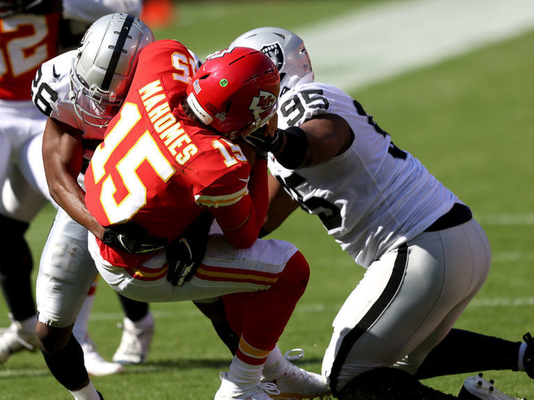Raiders torment Mahomes, end Chiefs' 13game win streak