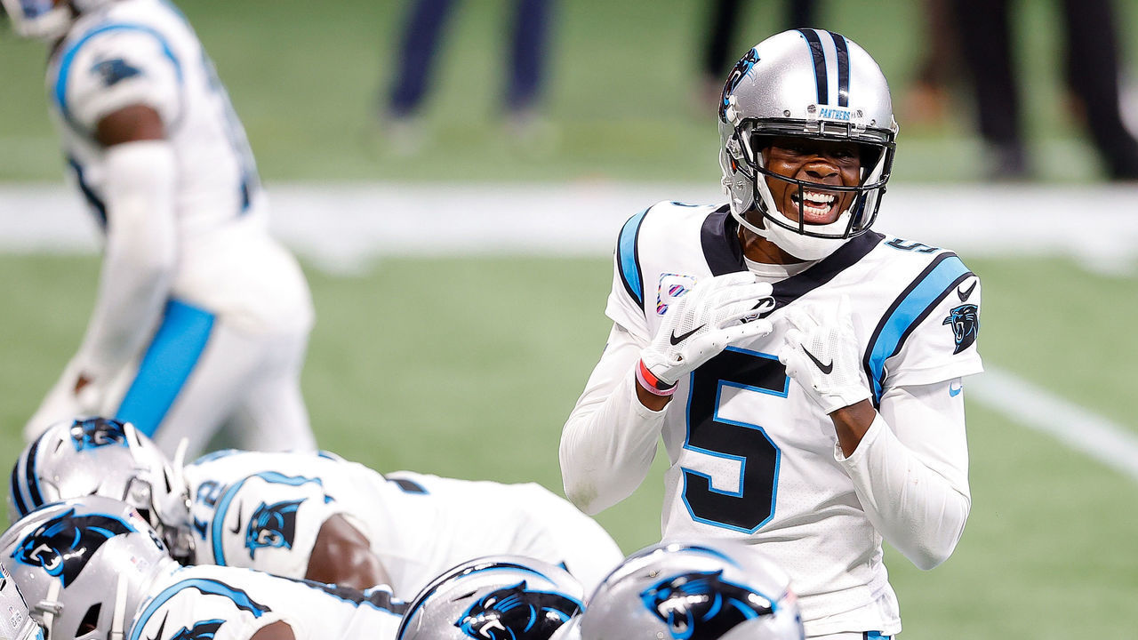 ATLANTA, GEORGIA - OCTOBER 11: Teddy Bridgewater #5 of the Carolina Panthers runs the offense against the Atlanta Falcons during the first half at Mercedes-Benz Stadium on October 11, 2020 in Atlanta, Georgia.