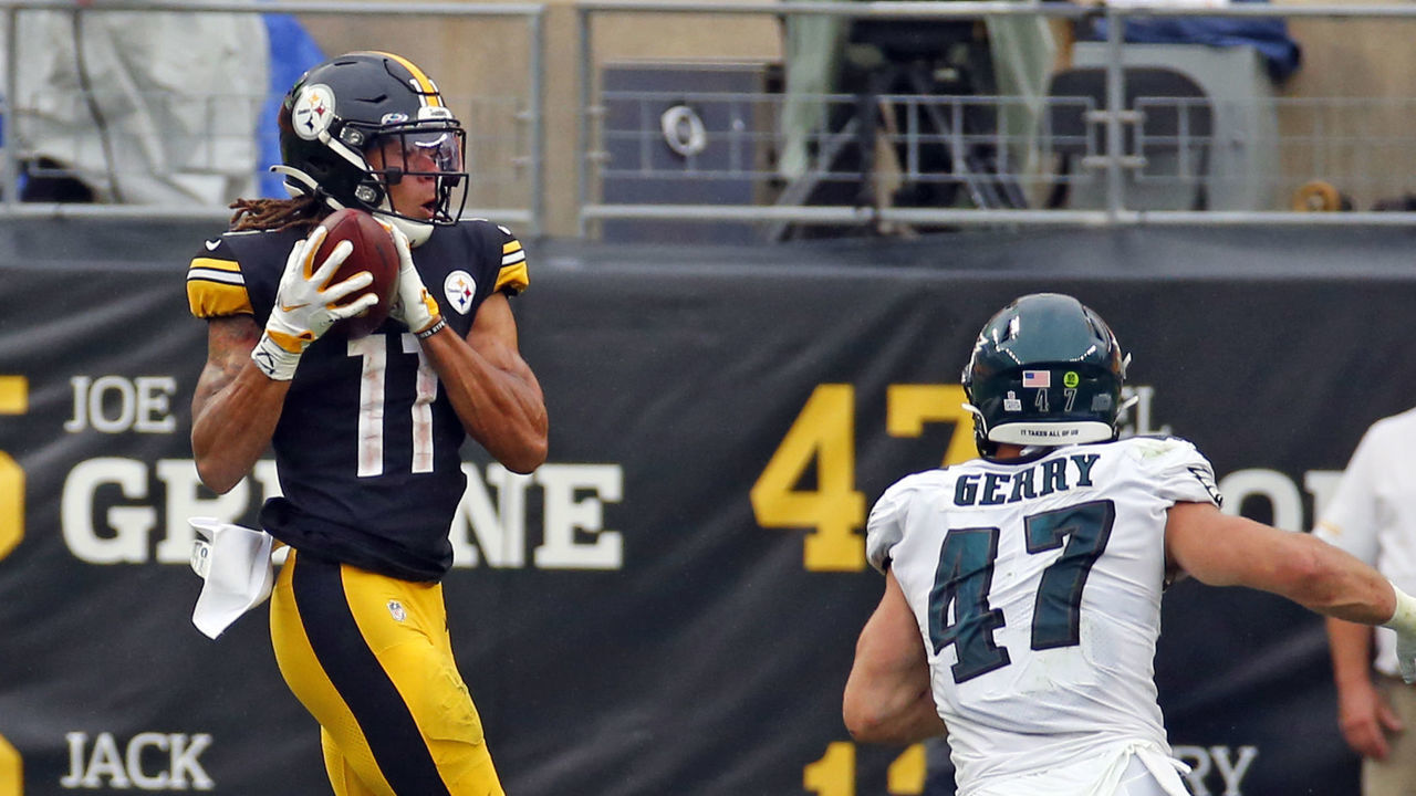 PITTSBURGH, PA - OCTOBER 11: Chase Claypool #11 of the Pittsburgh Steelers catches a 35 yard touchdown pass in the second half against the Philadelphia Eagles on October 11, 2020 at Heinz Field in Pittsburgh, Pennsylvania.
