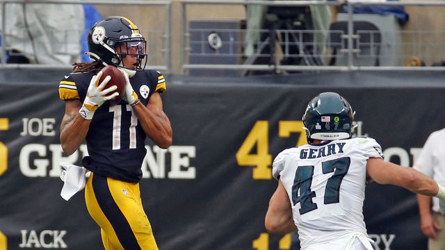 PITTSBURGH, PA - OCTOBER 11: Chase Claypool #11 of the Pittsburgh Steelers catches a 35 yard touchdown pass in the second half against the Philadelphia Eagles on October 11, 2020 at Heinz Field in Pittsburgh, Pennsylvania.