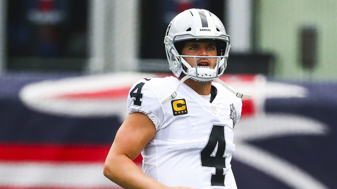 FOXBOROUGH, MASSACHUSETTS - SEPTEMBER 27: Derek Carr #4 of the Las Vegas Raiders looks on before a game against the New England Patriots at Gillette Stadium on September 27, 2020 in Foxborough, Massachusetts.