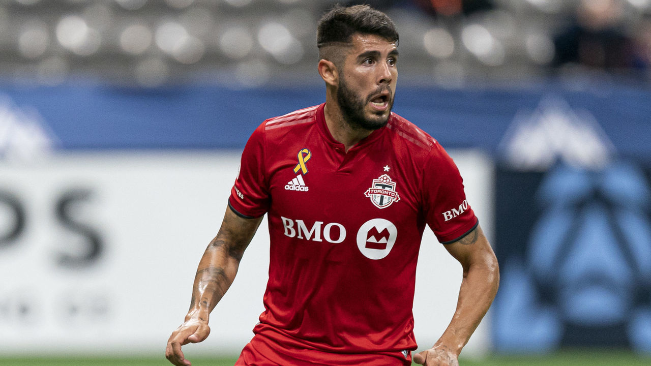 VANCOUVER, BC - SEPTEMBER 05: Alejandro Pozuelo #10 of the Toronto FC runs the ball during MLS soccer action against the Vancouver Whitecaps at BC Place on September 5, 2020 in Vancouver, Canada.