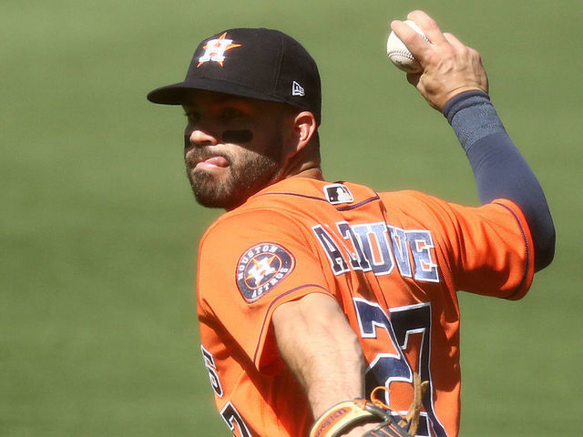 Yuli Gurriel hopes to return to Astros after 2020