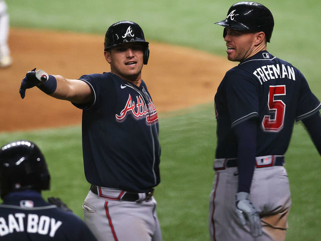 Braves explode in 9th to hand Dodgers 1st loss of playoffs in Game