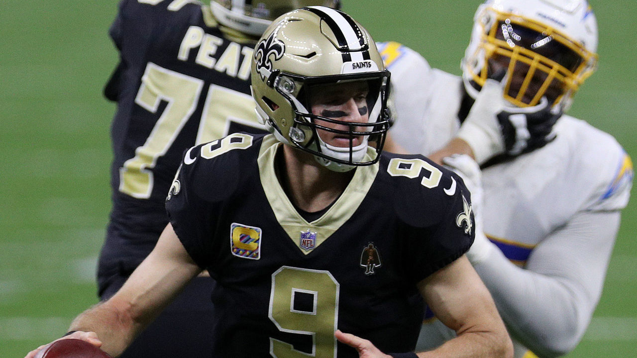 NEW ORLEANS, LOUISIANA - OCTOBER 12: Drew Brees #9 of the New Orleans Saints fakes a handoff against the Los Angeles Chargers during their NFL game at Mercedes-Benz Superdome on October 12, 2020 in New Orleans, Louisiana.