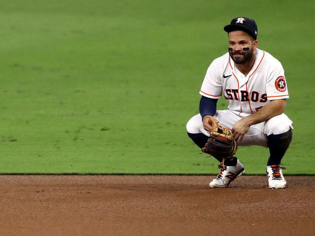 Astros vs. Rays: Jose Altuve's throwing error pushes Houston to brink