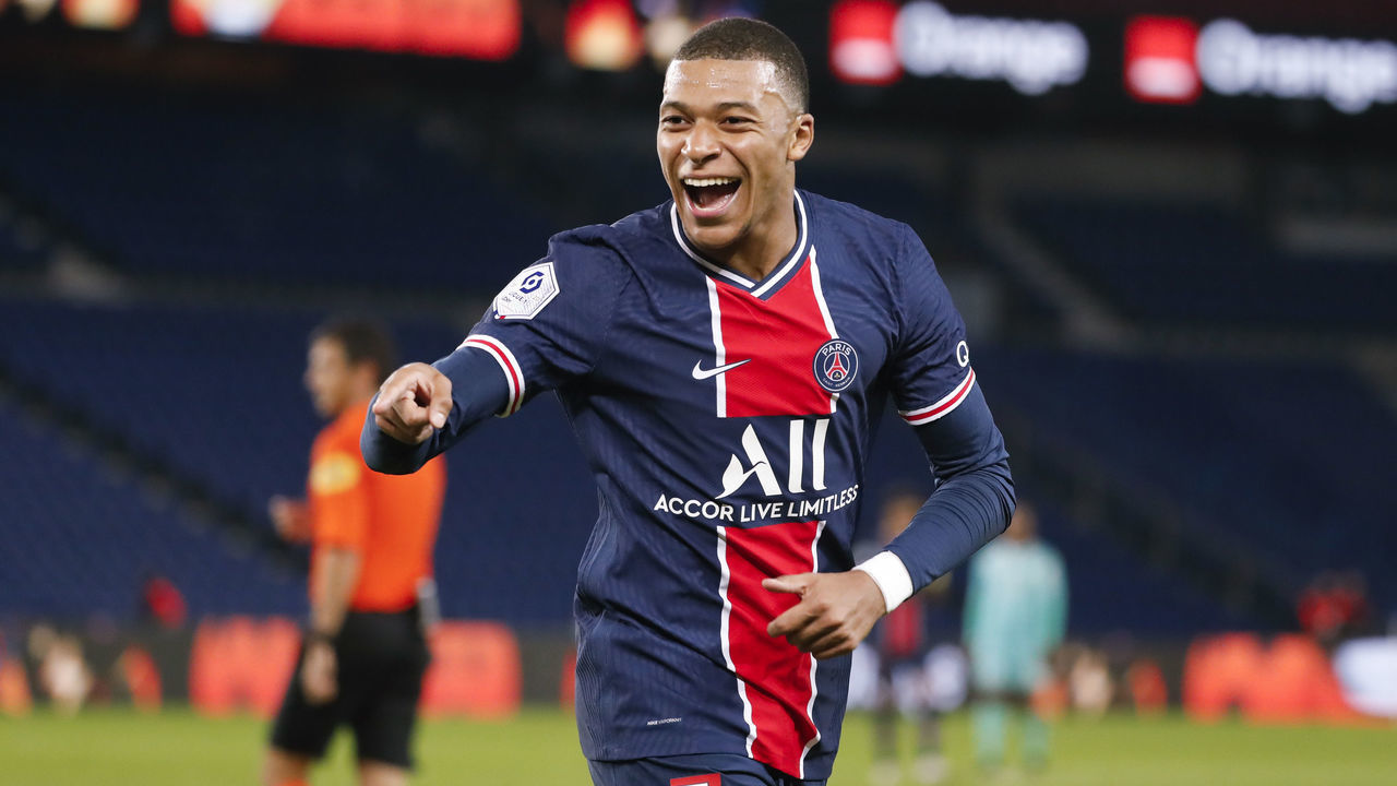 PARIS, FRANCE - OCTOBER 02: Kylian Mbappe #7 of Paris Saint-Germain celebrates his goal during the Ligue 1 match between Paris Saint-Germain and Angers SCO at Parc des Princes on October 2, 2020 in Paris, France.
