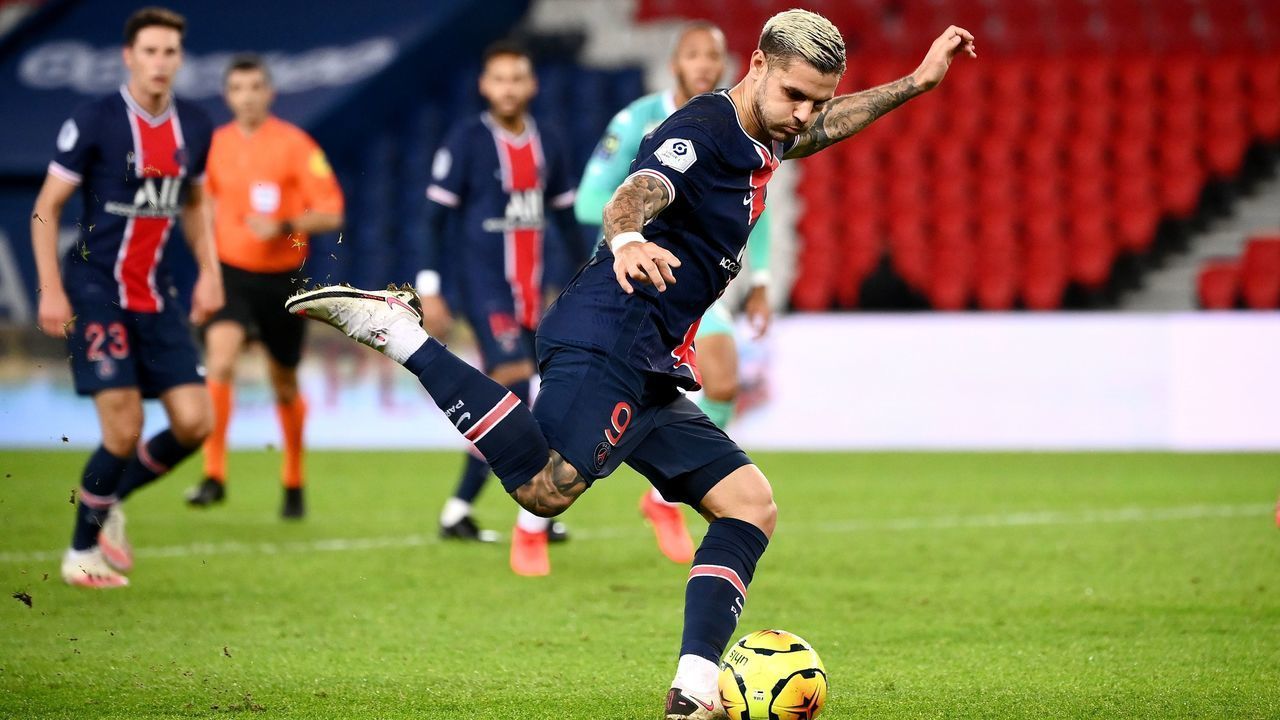 Paris Saint-Germain's Argentinian forward Mauro Icardi kicks the ball during the French L1 football match between Paris Saint-Germain (PSG) and Angers (SCO) at the Parc des Princes stadium in Paris on October 2, 2020.