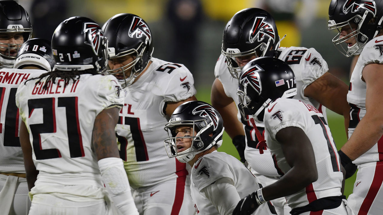 GREEN BAY, WISCONSIN - OCTOBER 05: Matt Ryan #2 of the Atlanta Falcons huddles with Todd Gurley #21 and teammates in the first half against the Green Bay Packers at Lambeau Field on October 05, 2020 in Green Bay, Wisconsin.