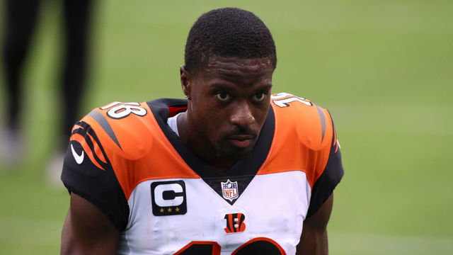 PHILADELPHIA, PA - SEPTEMBER 27: Cincinnati Bengals Wide Receiver A.J. Green (18) walks off the field after the game between the Cincinnati Bengals and Philadelphia Eagles on September 27, 2020 at Lincoln Financial Field in Philadelphia, PA.