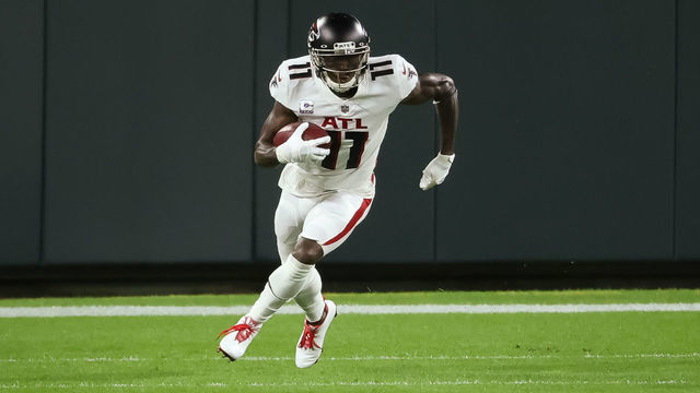 GREEN BAY, WISCONSIN - OCTOBER 05: Julio Jones #11 of the Atlanta Falcons runs with the ball in the first quarter against the Green Bay Packers at Lambeau Field on October 05, 2020 in Green Bay, Wisconsin.