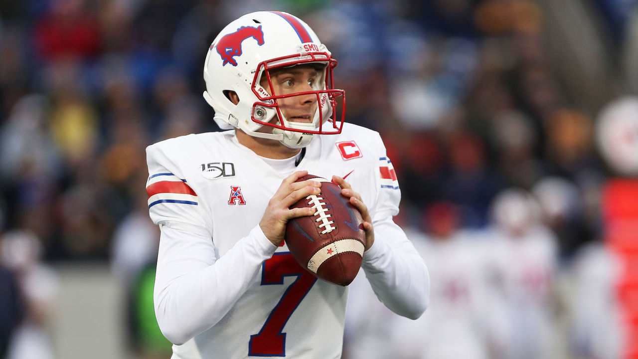 ANNAPOLIS, MD - NOVEMBER 23: Southern Methodist Mustangs Quarterback Shane Buechele (7) gets ready to throw the ball during the game between the Navy Midshipman and Southern Methodist Mustangs on November 23, 2019 at Navy-Marine Corps Memorial Stadium in Annapolis, MD