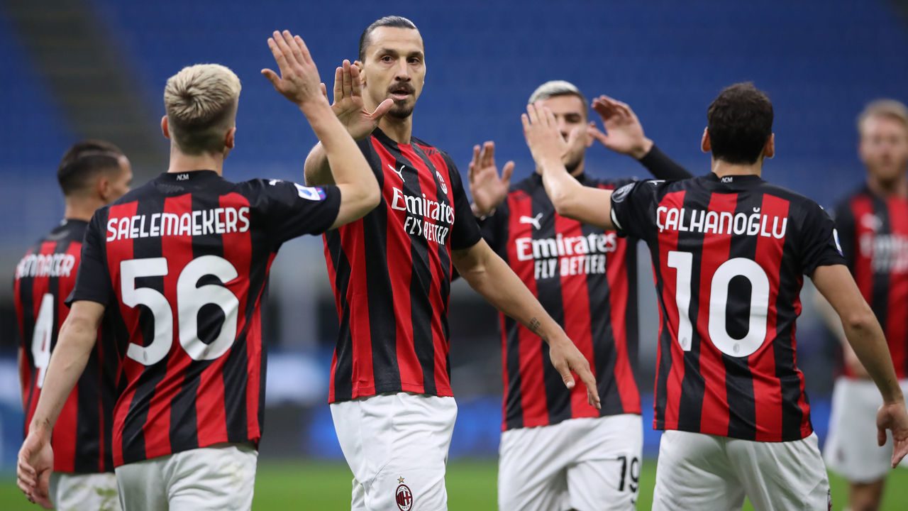 MILAN, ITALY - OCTOBER 17: Zlatan Ibrahimovic of AC Milan celebrates after scoring to give the side a 2-0 lead during the Serie A match between FC Internazionale and AC Milan at Stadio Giuseppe Meazza on October 17, 2020 in Milan, Italy.