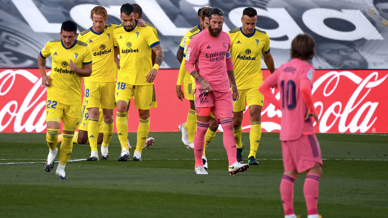 Cadiz players celebrate Cadiz's Honduran forward Anthony Lozano's goal during the Spanish League football match between Real Madrid CF and Cadiz CF at the Alfredo Di Stefano stadium in Valdebebas, northeastern Madrid, on October 17, 2020.