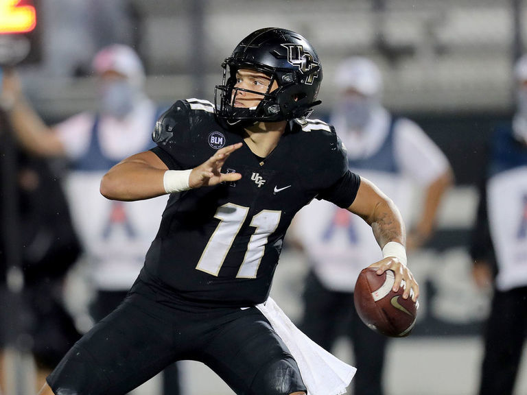gabriel-becomes-1st-ucf-player-to-surpass-500-passing-yards-in-a-game