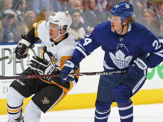 TORONTO, ON - OCTOBER 18: Sidney Crosby #87 of the Pittsburgh Penguins skates against Kasperi Kapanen #24 of the Toronto Maple Leafs during an NHL game at Scotiabank Arena on October 18, 2018 in Toronto, Ontario, Canada. The Penguins defeated the Maple Leafs 3-0.