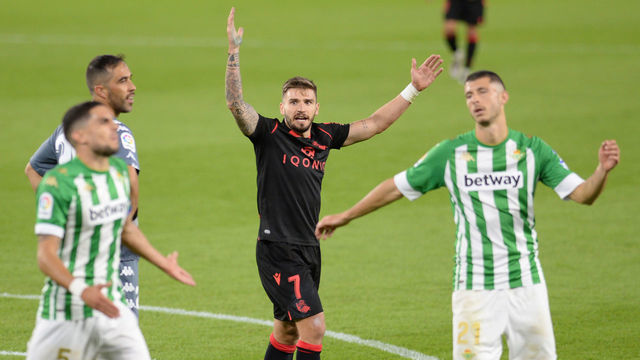 Real Sociedad's Spanish midfielder Portu (C) gestures during the Spanish League football match between Real Betis and Real Sociedad at the Benito Villamarin stadium in Seville, on October 18, 2020.