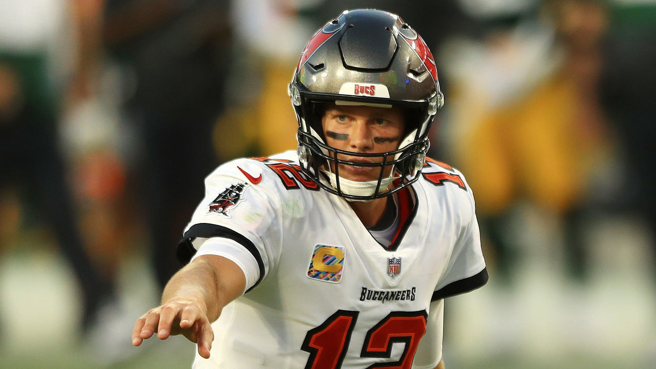 TAMPA, FLORIDA - OCTOBER 18: Tom Brady #12 of the Tampa Bay Buccaneers calls a play against the Green Bay Packers during the third quarter at Raymond James Stadium on October 18, 2020 in Tampa, Florida.