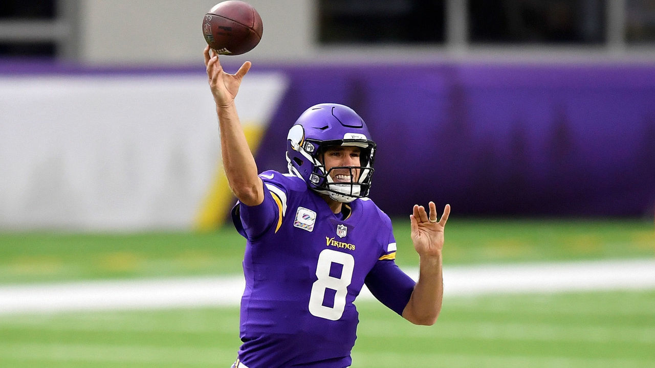 MINNEAPOLIS, MINNESOTA - OCTOBER 18: Kirk Cousins #8 of the Minnesota Vikings throws a pass in the second quarter against the Atlanta Falcons at U.S. Bank Stadium on October 18, 2020 in Minneapolis, Minnesota.